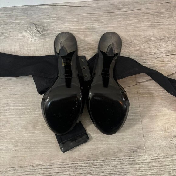 New! Burberry Black Ankle Wrap Runway Heels Size 6 w/Cloth & Box - Picture 6 of 8